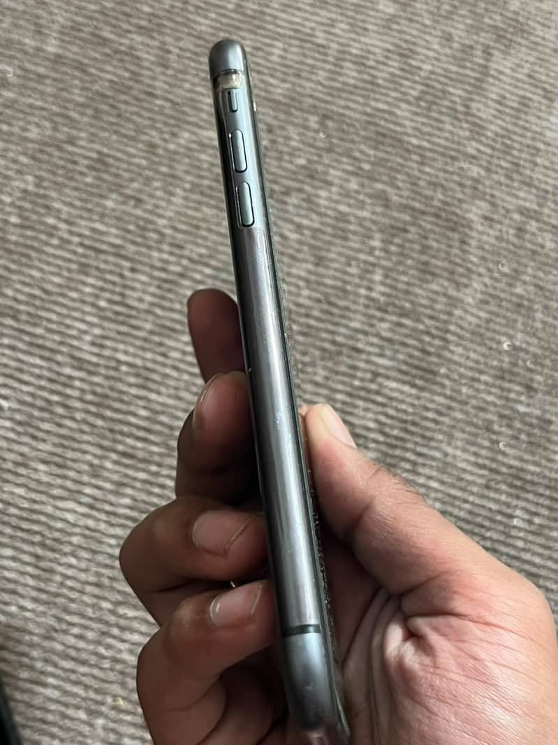 Apple iPhone 11 3