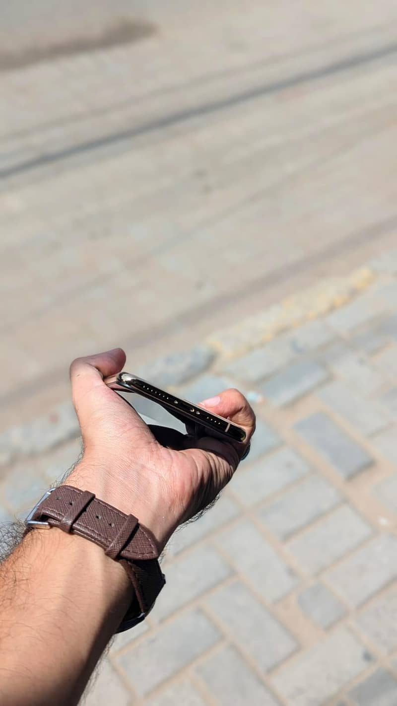 Apple iPhone XS Max 3