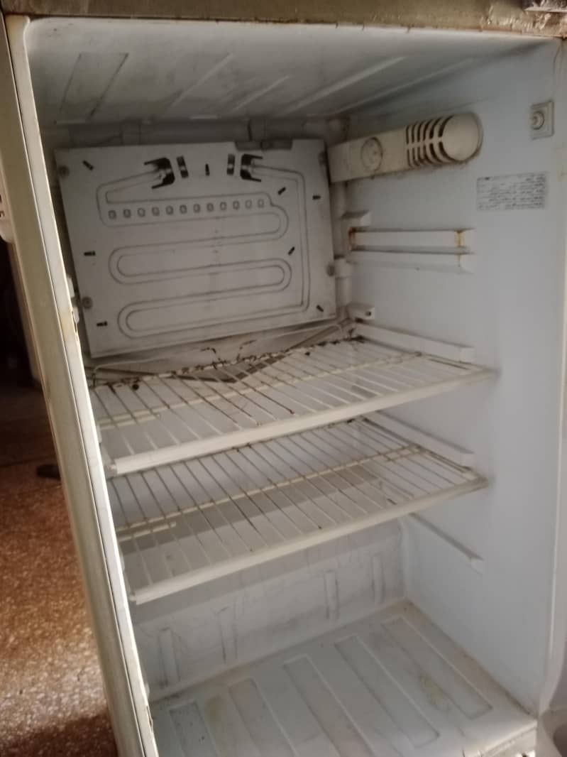 PEL Fridge medium 4
