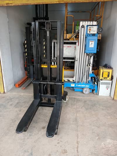 VIFT 1200KG Semi-Electric Stacker | 8 Ft Lifting Height