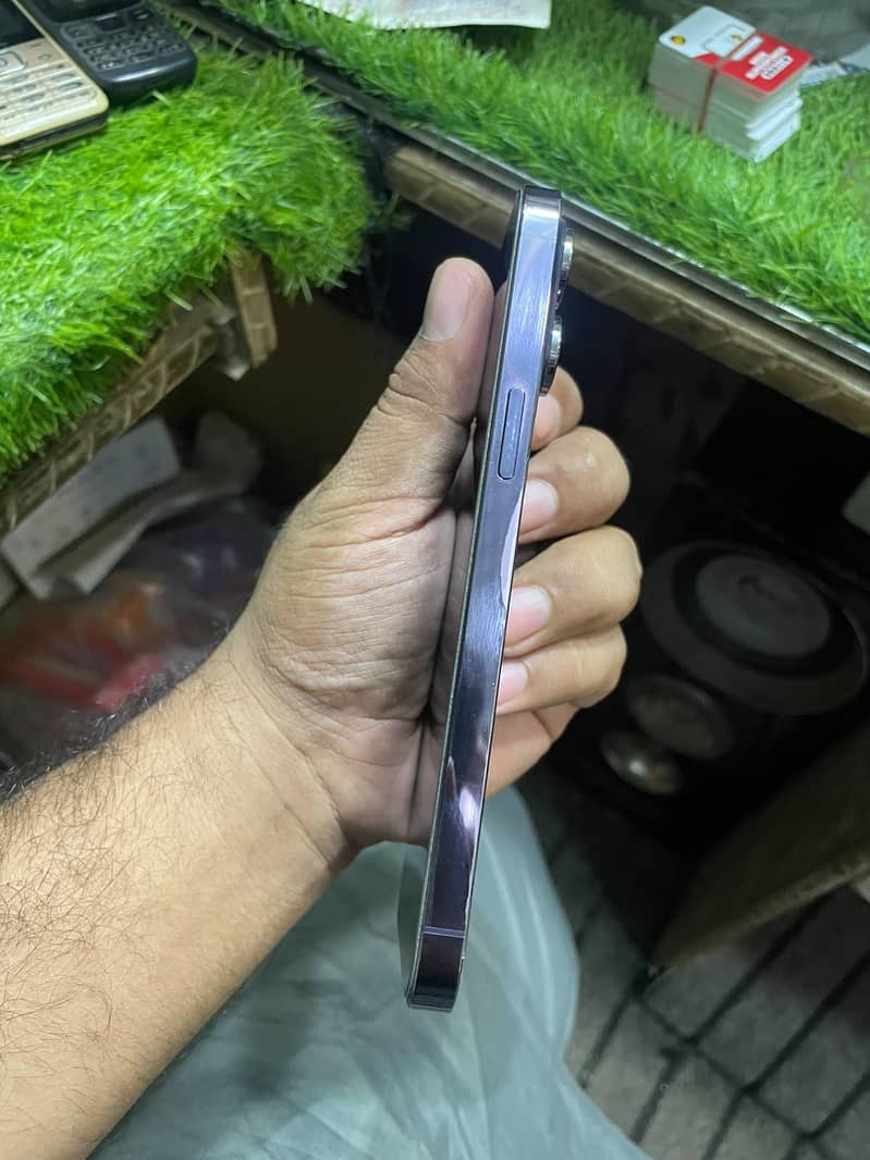 Apple iPhone 14 Pro Max 4