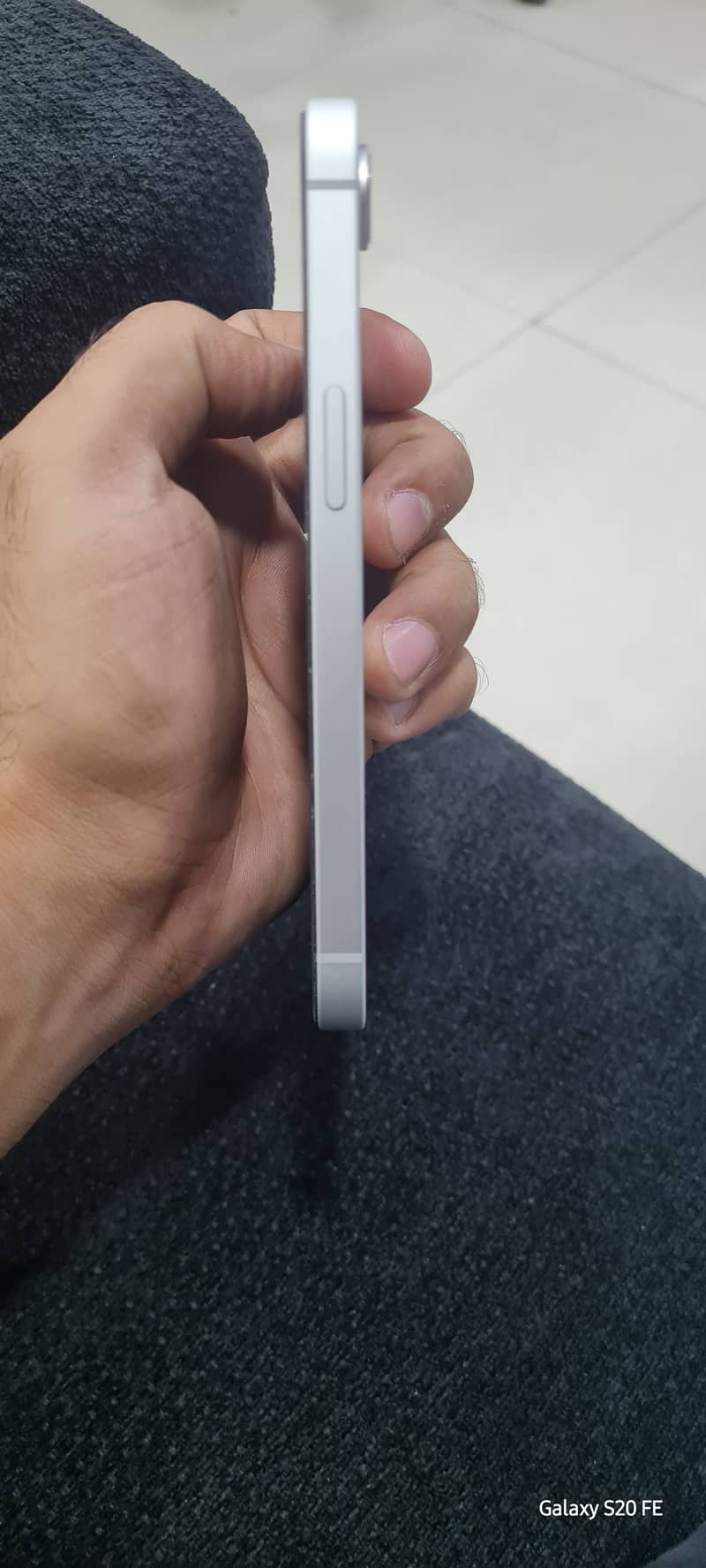 Apple iPhone 17e 3
