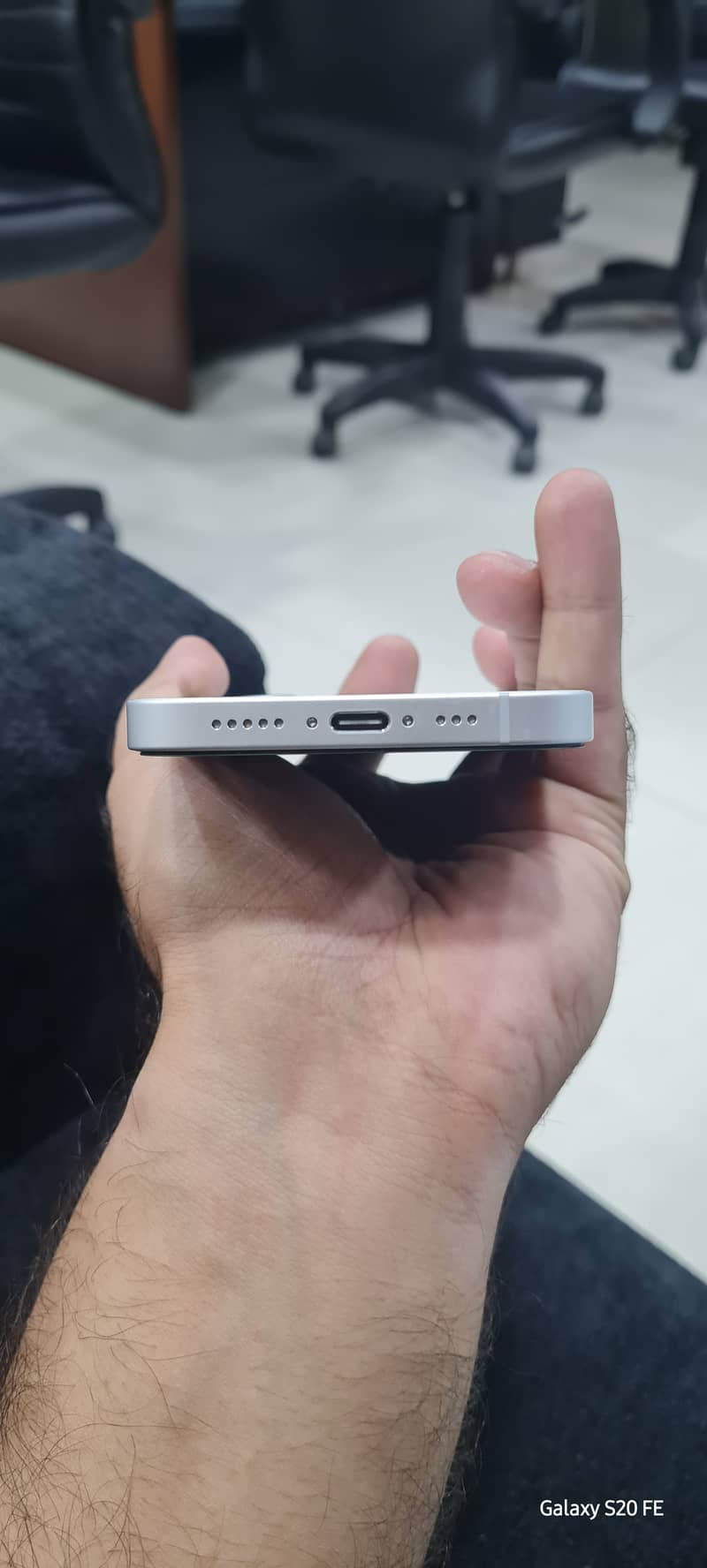 Apple iPhone 17e 5