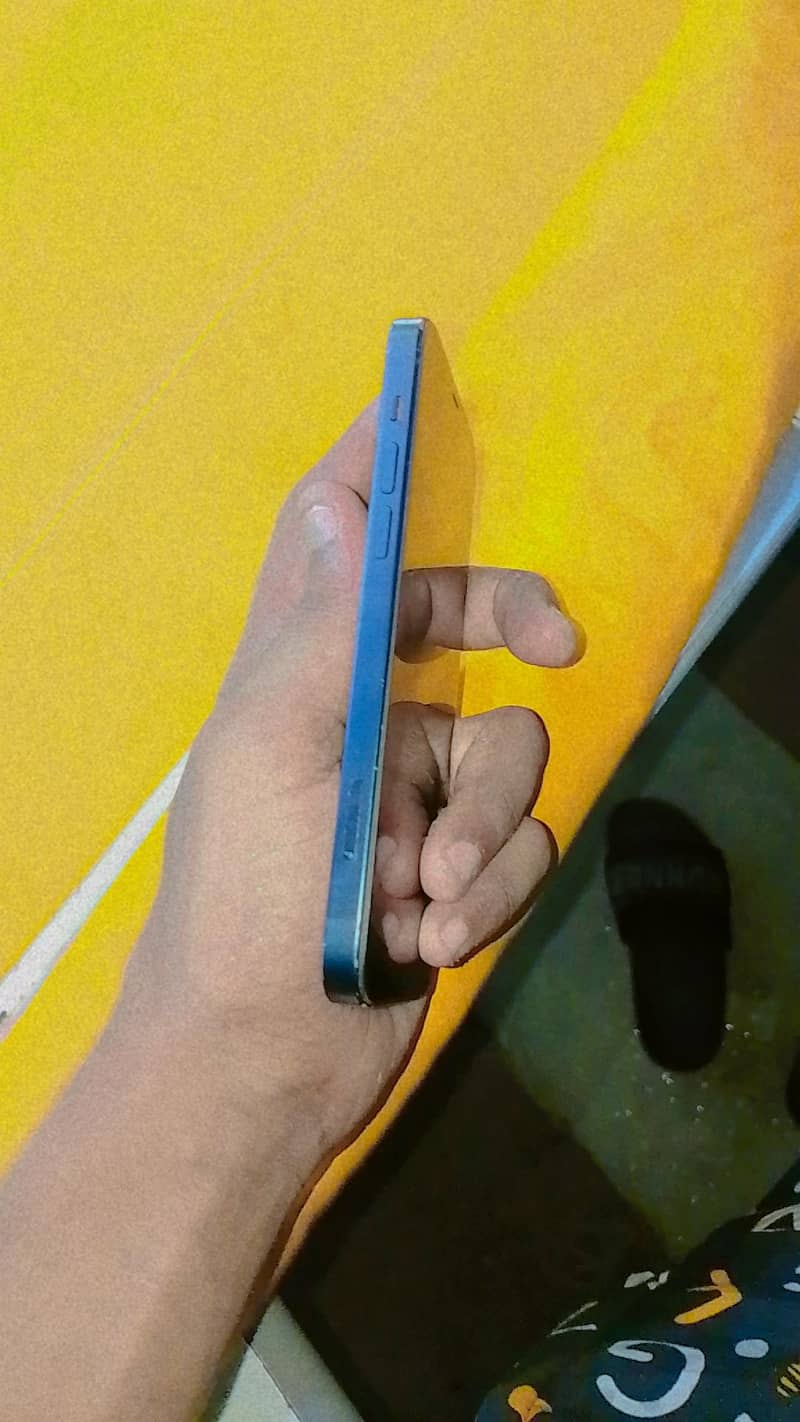 Apple iPhone 12 3