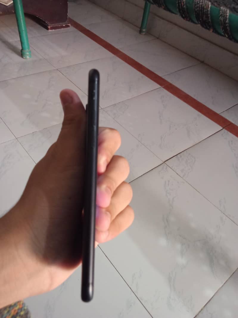 Apple iPhone 7 2