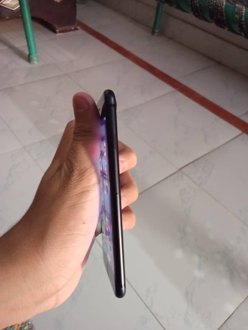 Apple iPhone 7 5