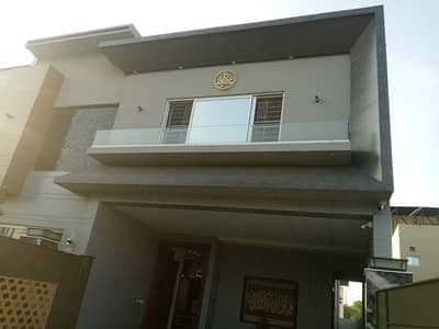 10 MARLA HOUSE AVAILABLE FOR SALE IN LDA AVNU 1 BLOCK J. . HOT LOCATION