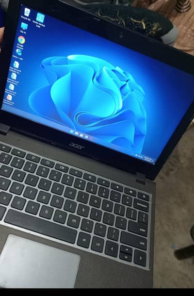 acer chrome book 8/128gb in new condition