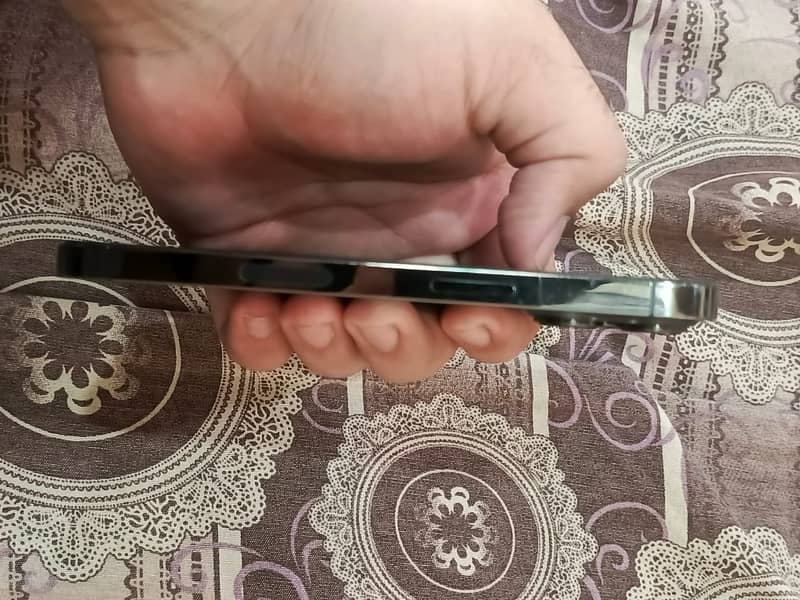 Apple iPhone 13 Pro 2