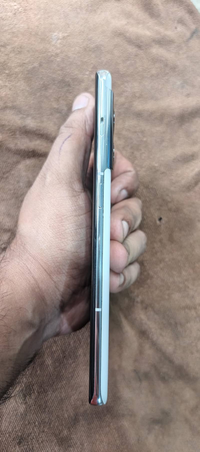 One Plus 10 Pro 4