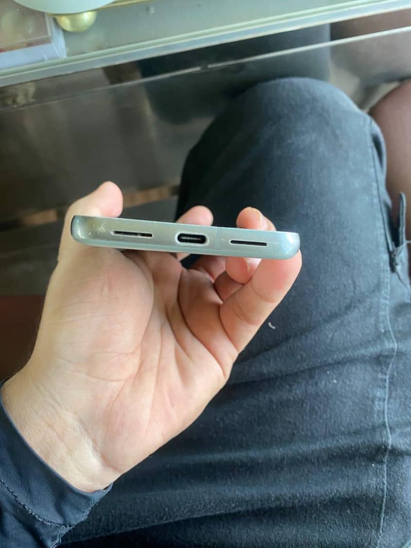 Google Pixel 8 2