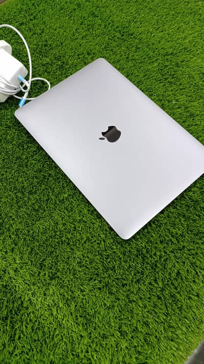Macbook Pro 2019, 16 inch, core i9, 32GB RAM, 512GB SSD, 4 GB Radeon G