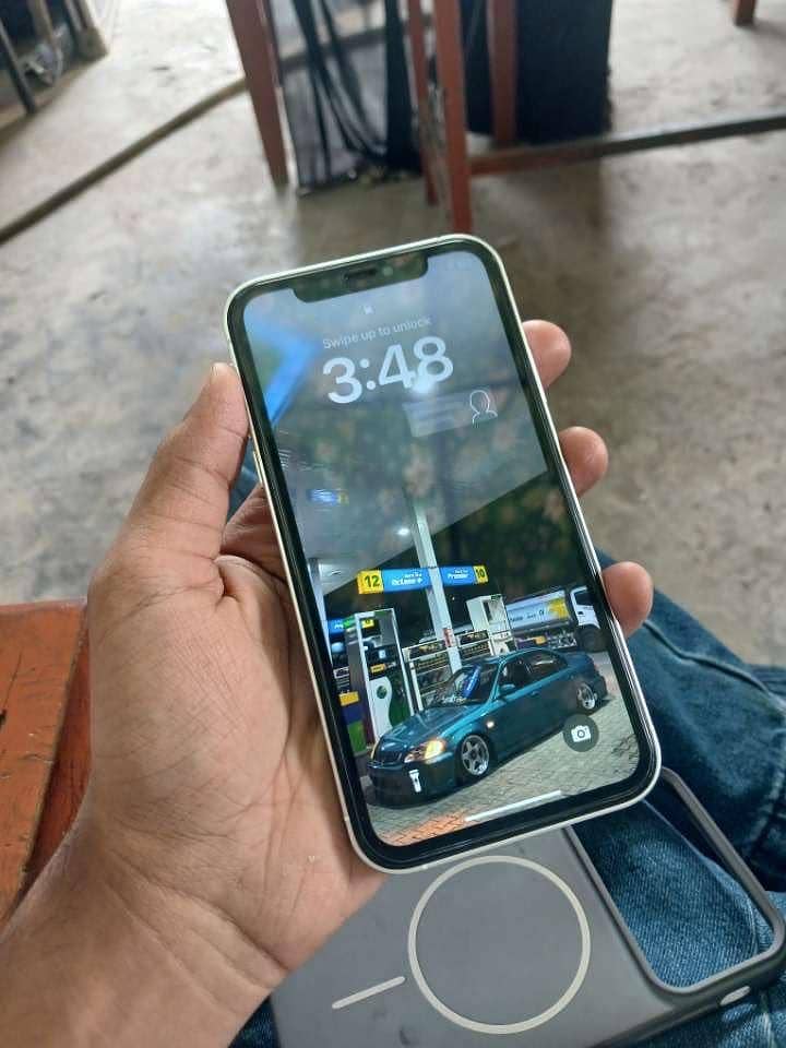 Apple iPhone 11 3