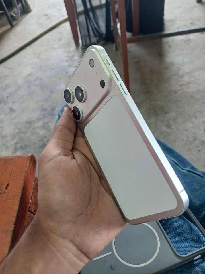 Apple iPhone 11 4