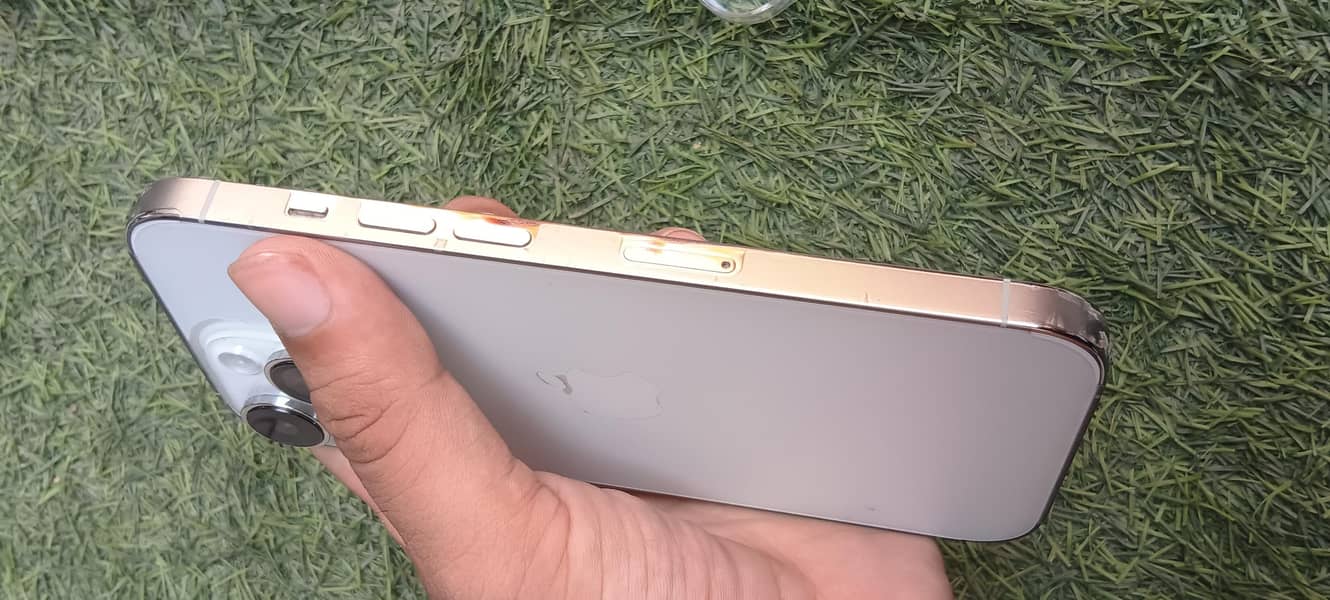 Apple iPhone 14 Pro 4