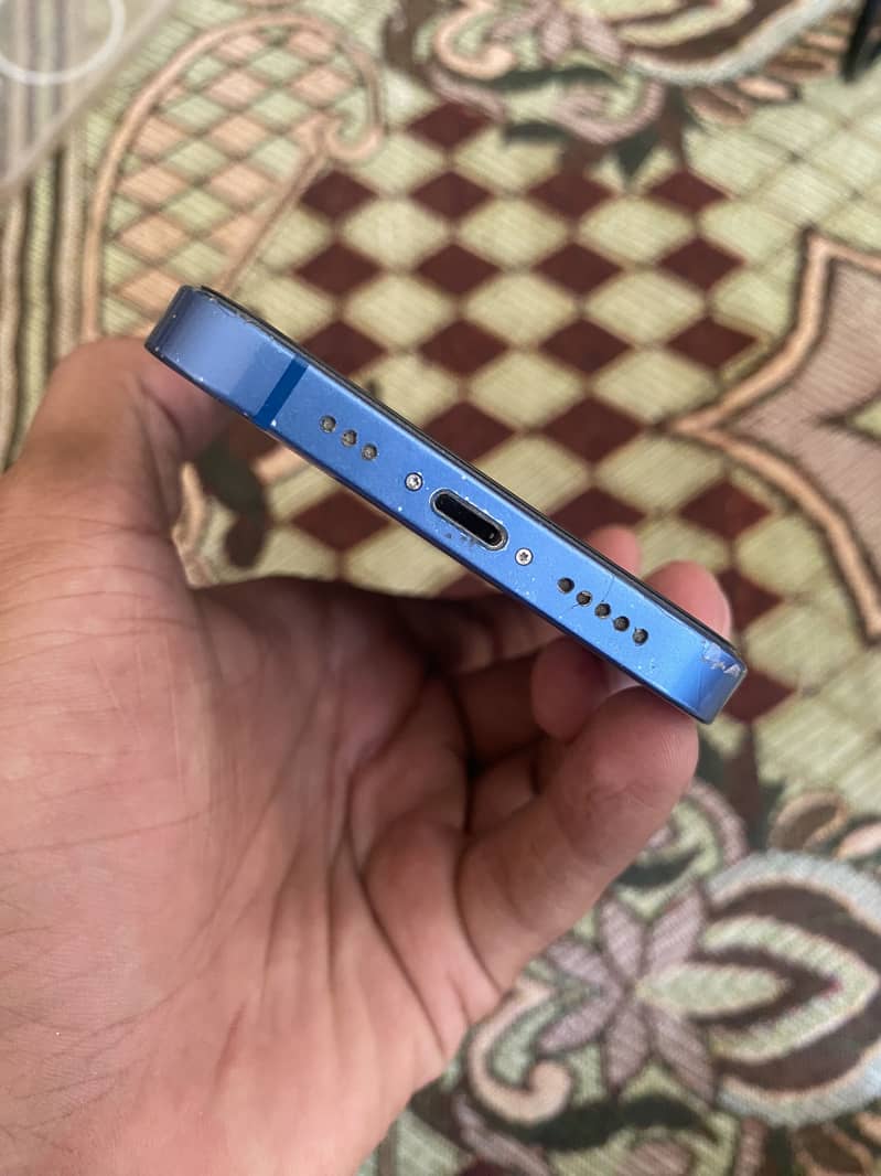 Apple iPhone 13 2