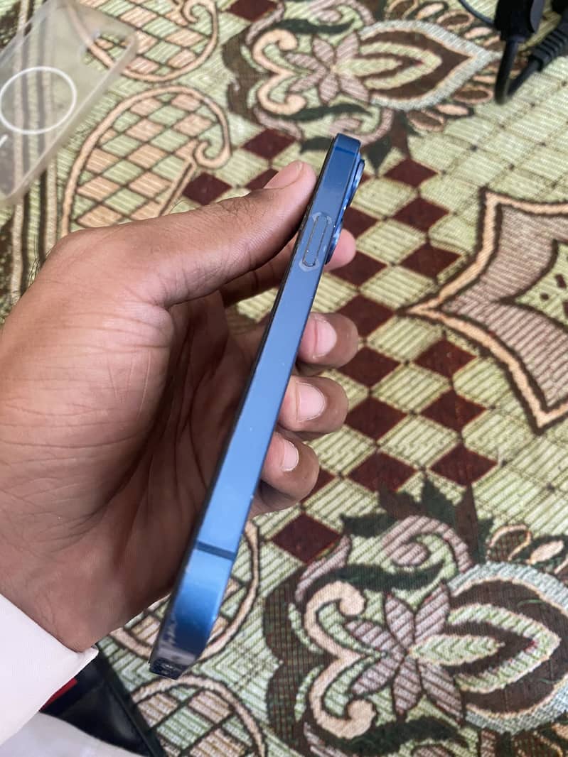 Apple iPhone 13 3