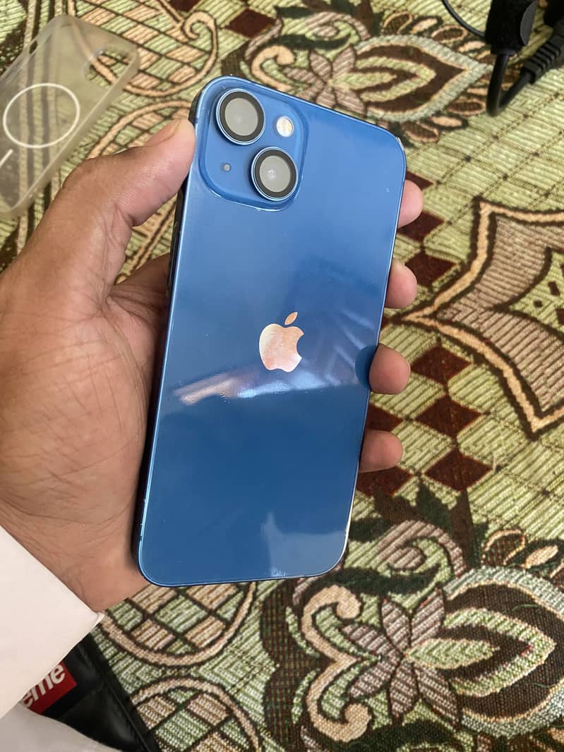 Apple iPhone 13 8