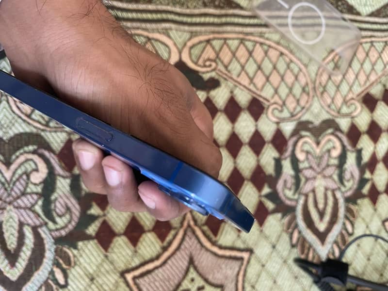 Apple iPhone 13 9