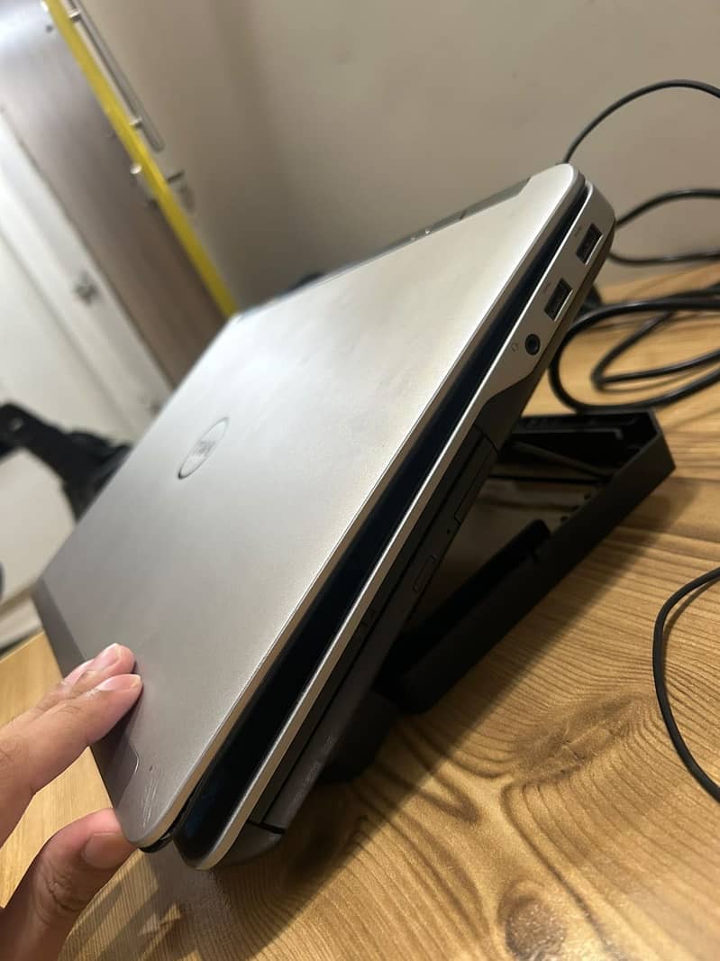 Dell Latitude E6540 4