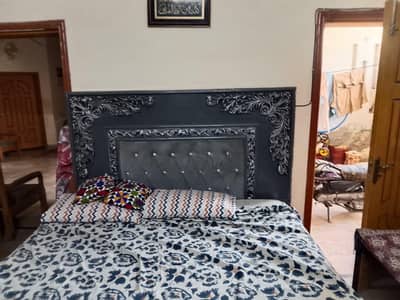 king size ed with 2 side tables and dressing