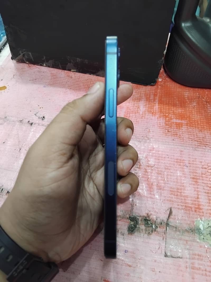 Apple iPhone 12 2