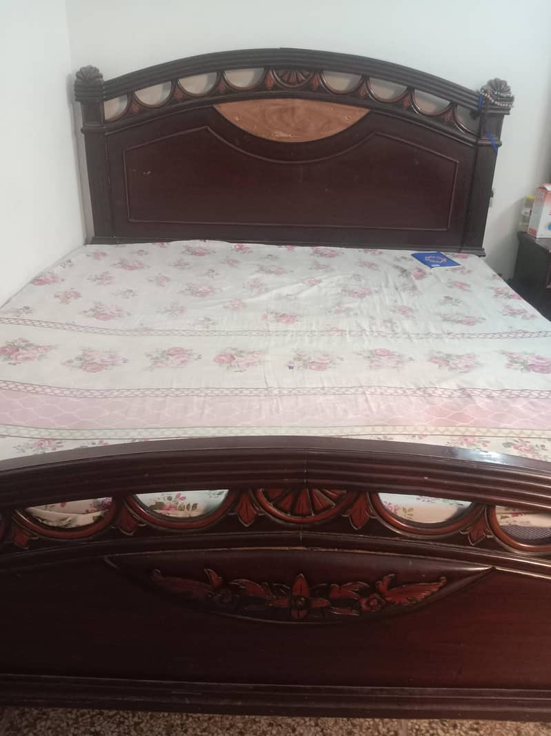 king size bed 0