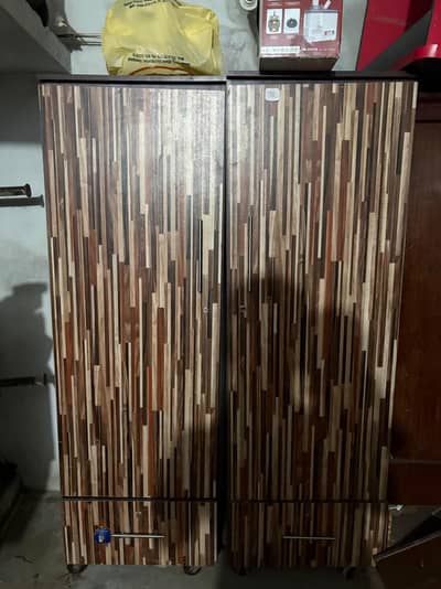 2 cupboards 1 Showcase divider
