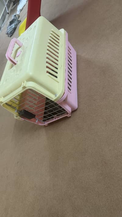 Pet  carrier