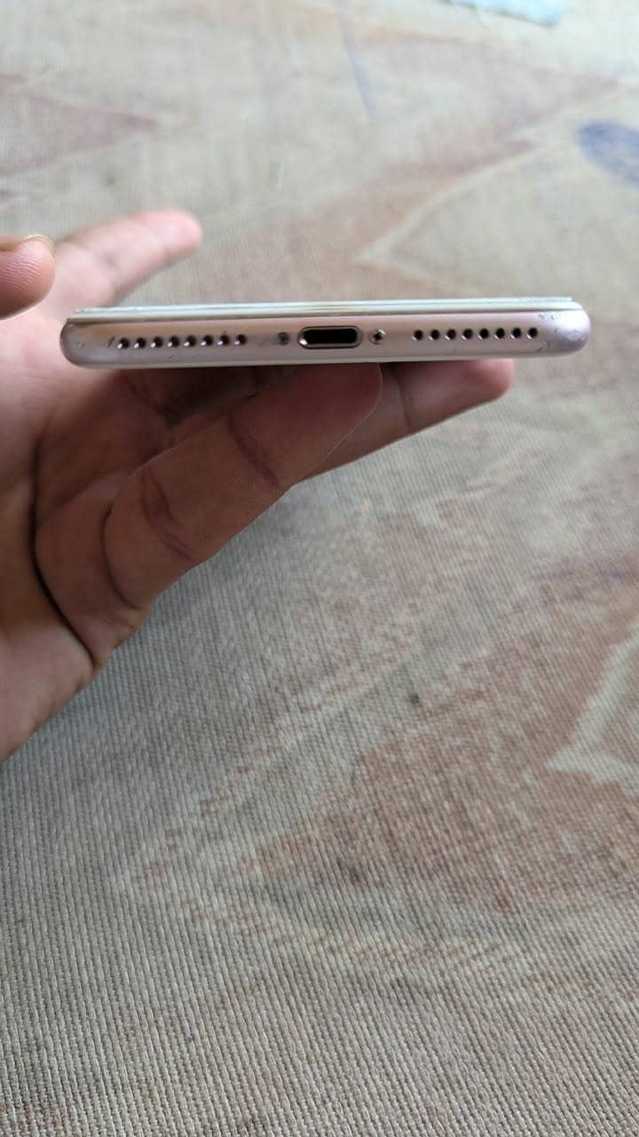 Apple iPhone 7 Plus 2