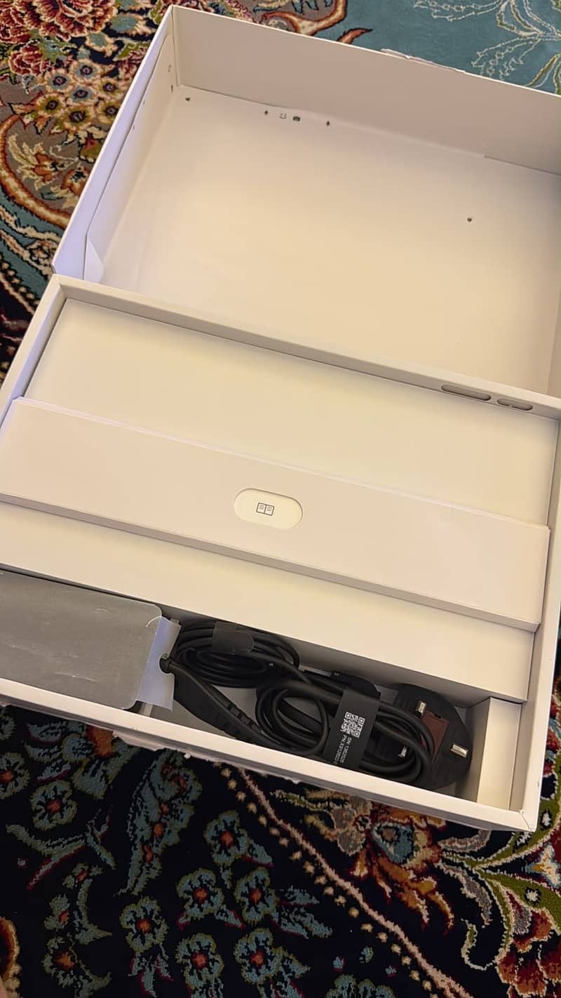 Microsoft Surface Pro ( 11th Edition ) 1