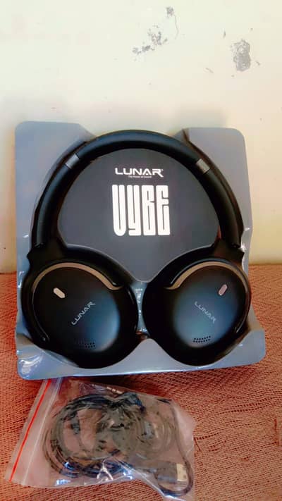 Lunar Vibe Headphone