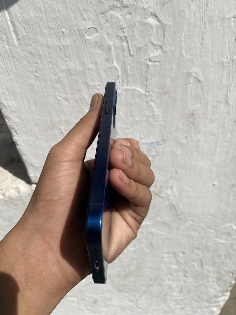 Apple iPhone 12 3