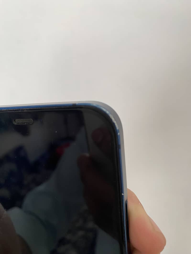 Apple iPhone 12 4