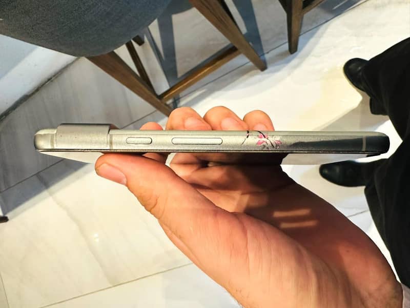 Google Pixel 8 2