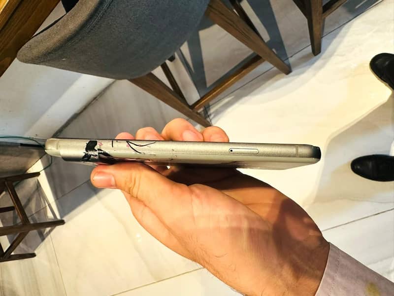 Google Pixel 8 4