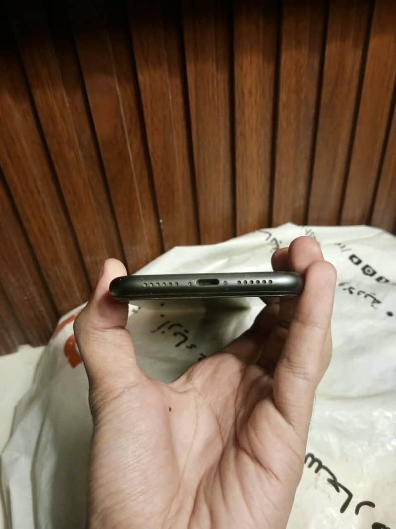 Apple iPhone 11 3