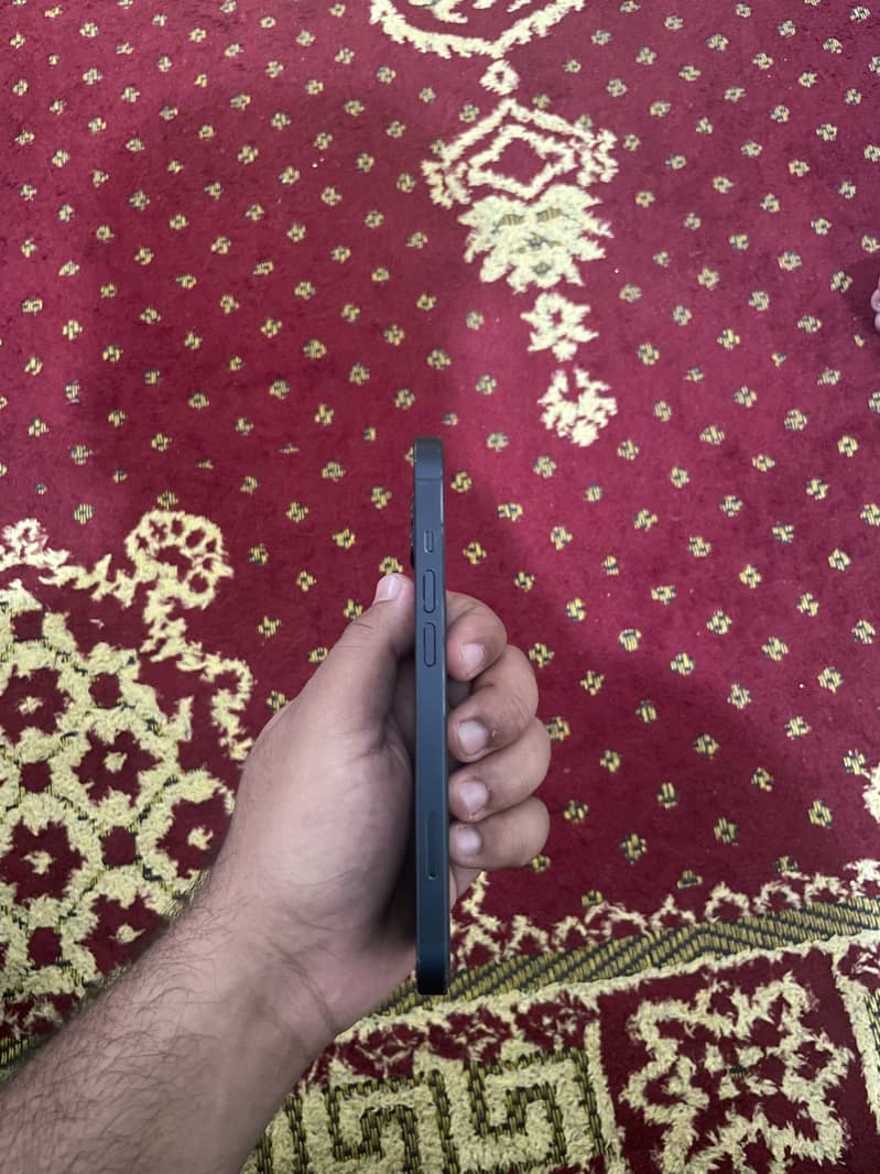 Apple iPhone 13 1