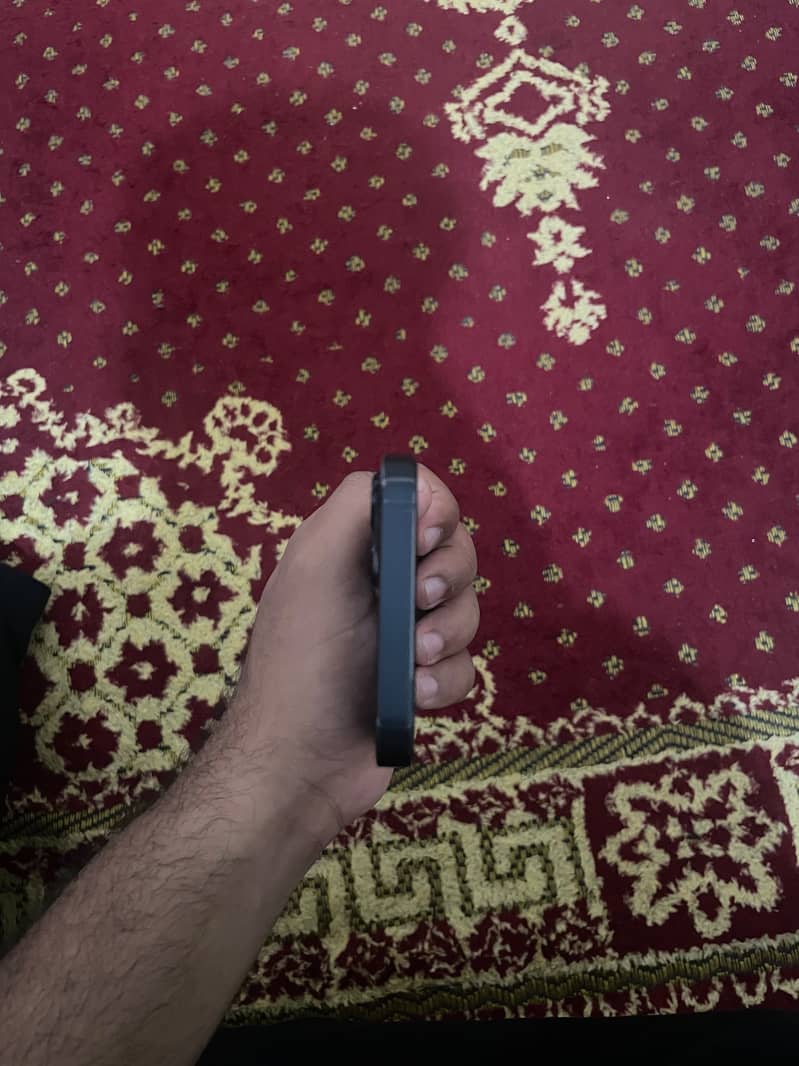 Apple iPhone 13 2