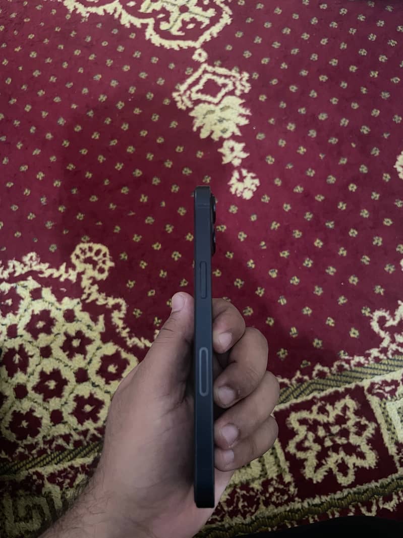 Apple iPhone 13 4