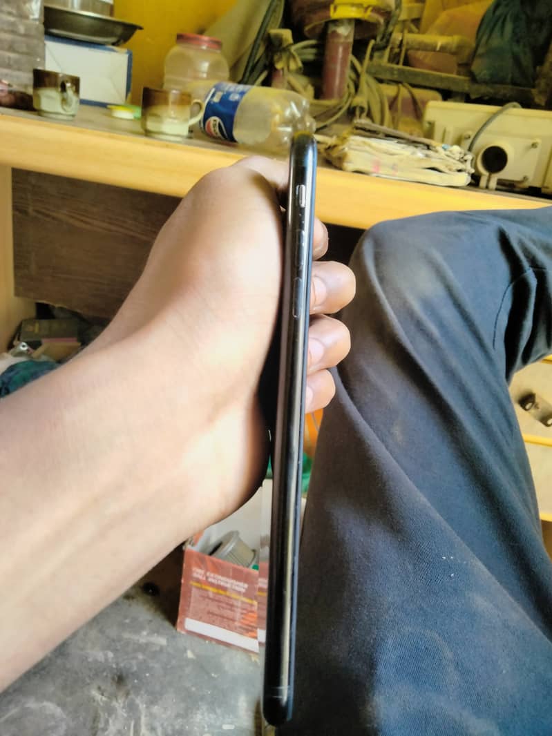 Apple iPhone 7 Plus 1