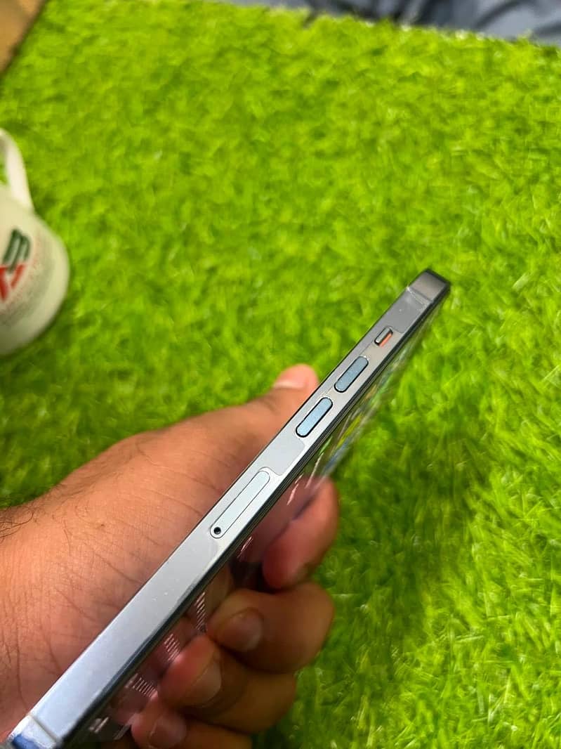 Apple iPhone 13 Pro 2
