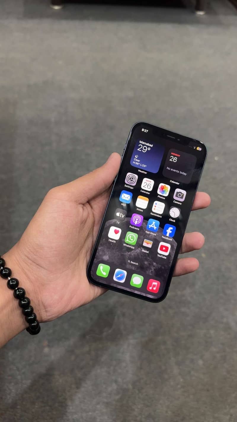Apple iPhone 12 1