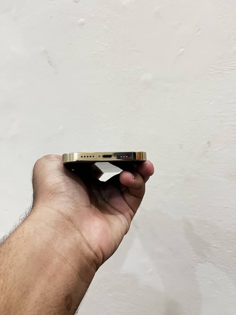 Apple iPhone 13 Pro 4