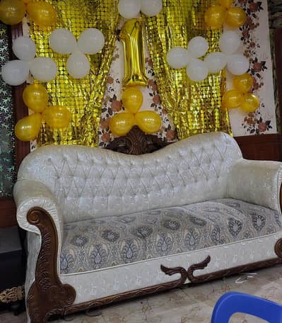 Six seater sofa set in lush condition