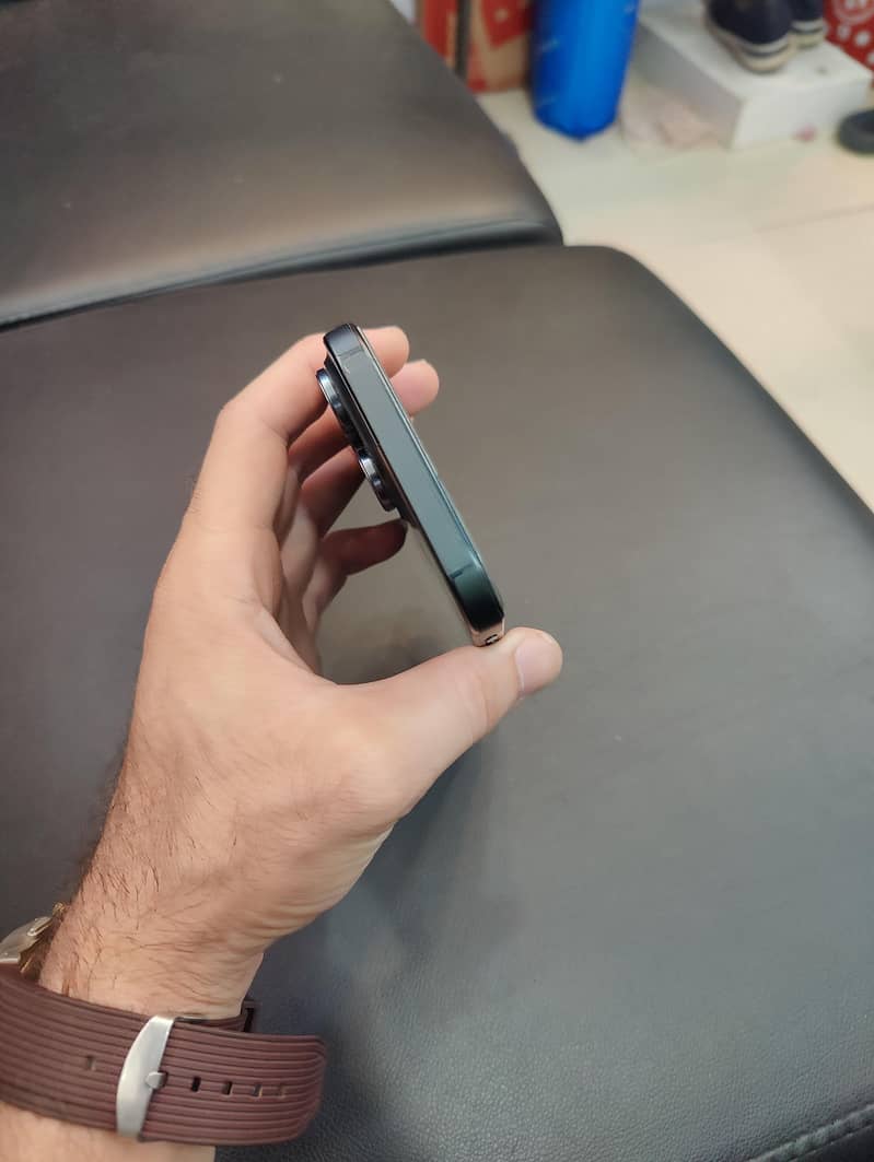 Apple iPhone 16 Pro Max 0