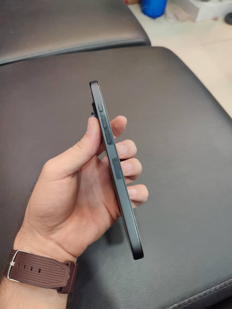 Apple iPhone 16 Pro Max 2