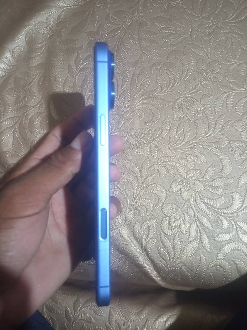 Apple iPhone 16 Plus 2