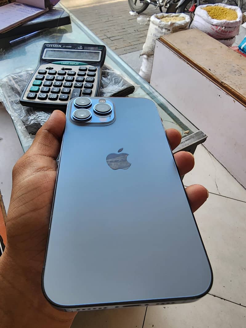 Apple iPhone 13 Pro Max 1