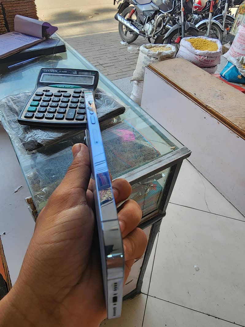Apple iPhone 13 Pro Max 2